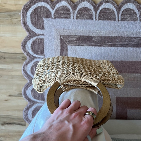 Woven Straw HandBag with Wooden Handles - Natural - Picture 2 of 3